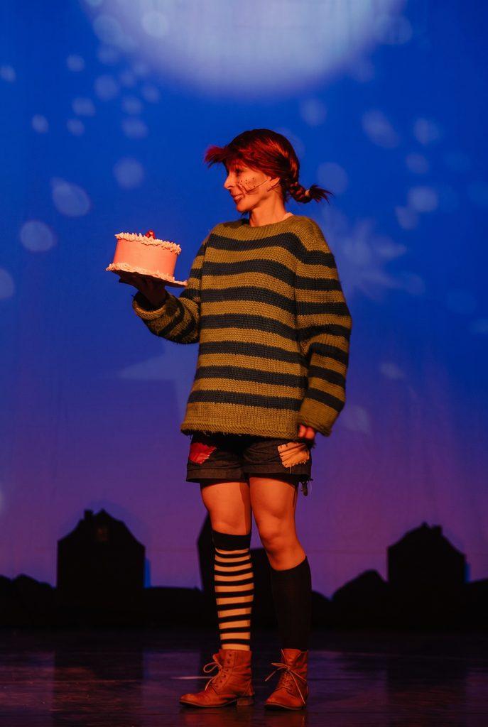 Pippi Langstrumpf zeigt großherzig, dass sie Weihnachten mit einer Torte versüßen kann und Freundschaft das Wichtigste ist